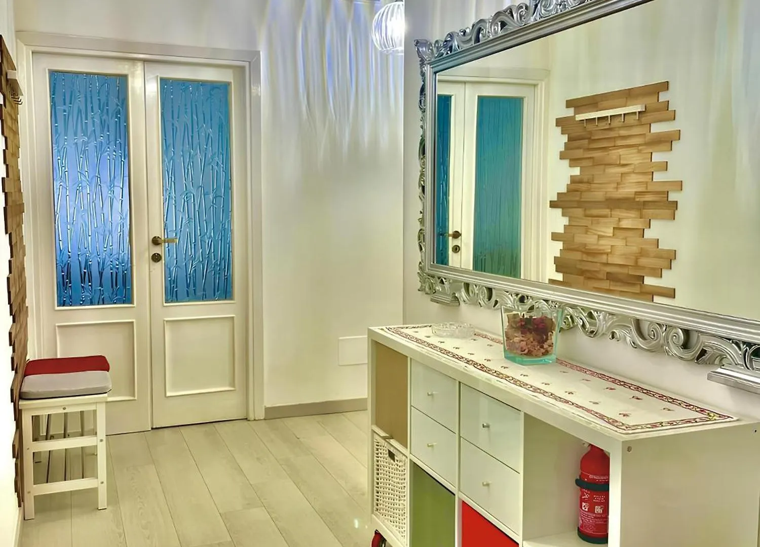 Grace'S Mirror Daire Roma