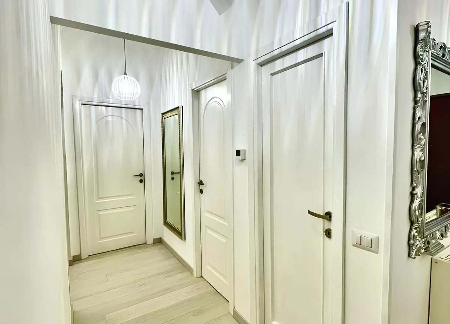 Grace'S Mirror Daire Roma